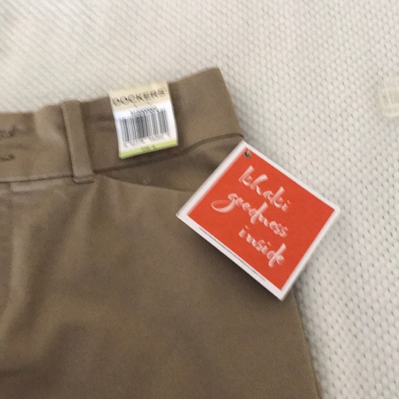 Women’s Dockers Khaki Refined Bermuda shorts - Picture 4 of 7